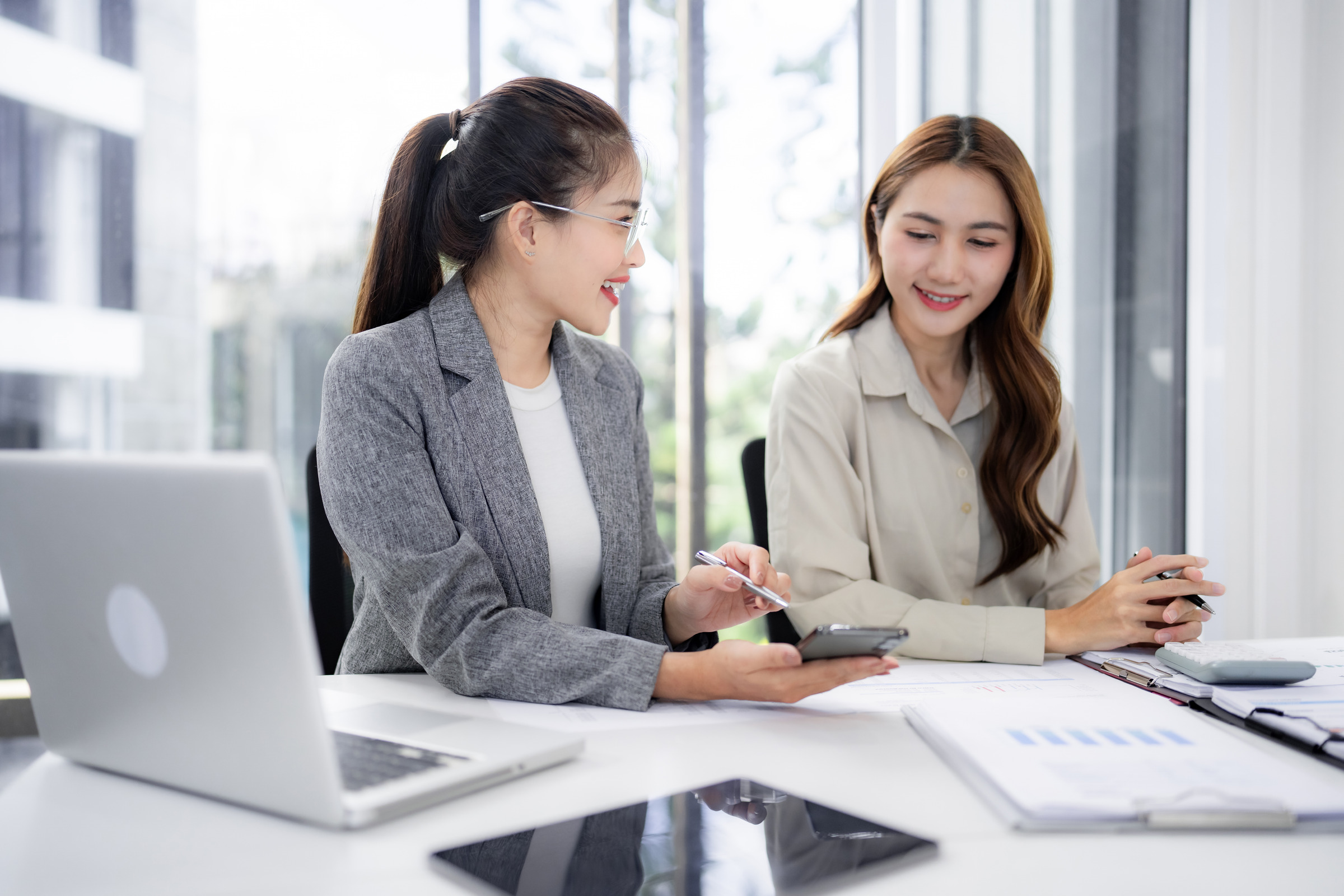 社会の中で感性と決断力を活かす女性たち